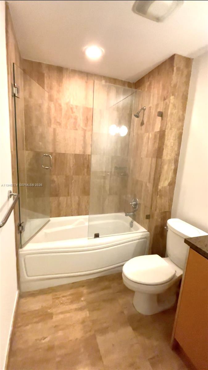 300 S Biscayne Blvd # 1803 Unit: T-1803