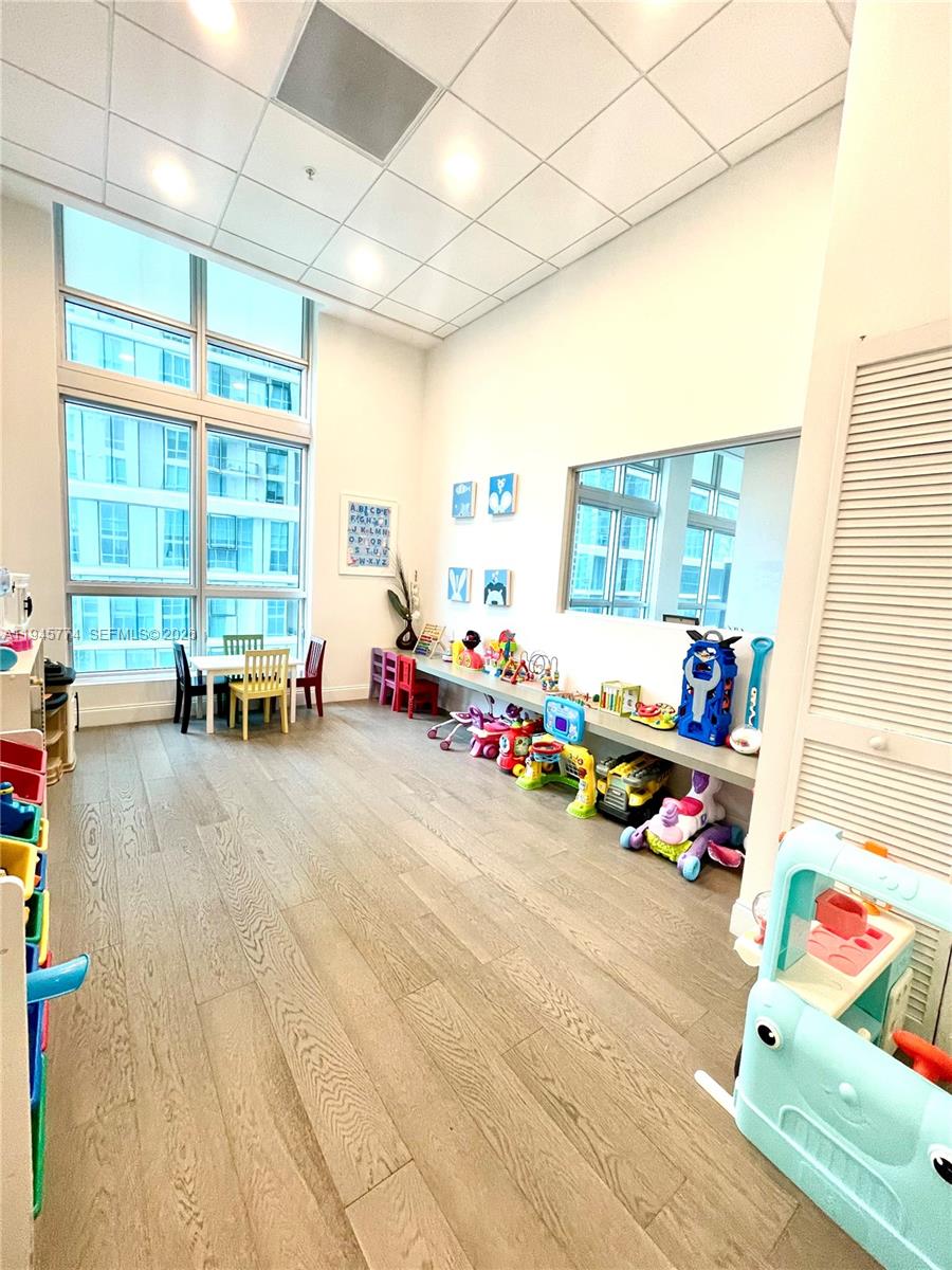 300 S Biscayne Blvd # 1803 Unit: T-1803