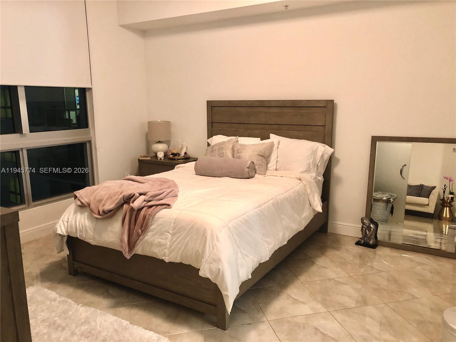 300 S Biscayne Blvd # 1803 Unit: T-1803