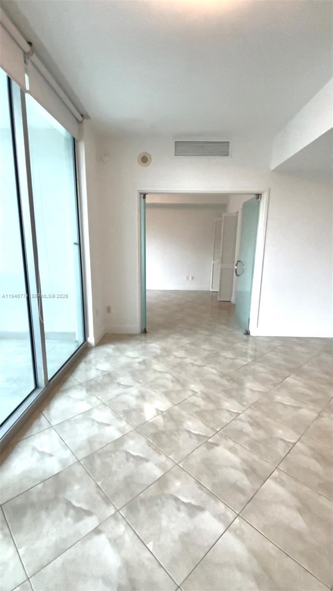 300 S Biscayne Blvd # 1803 Unit: T-1803