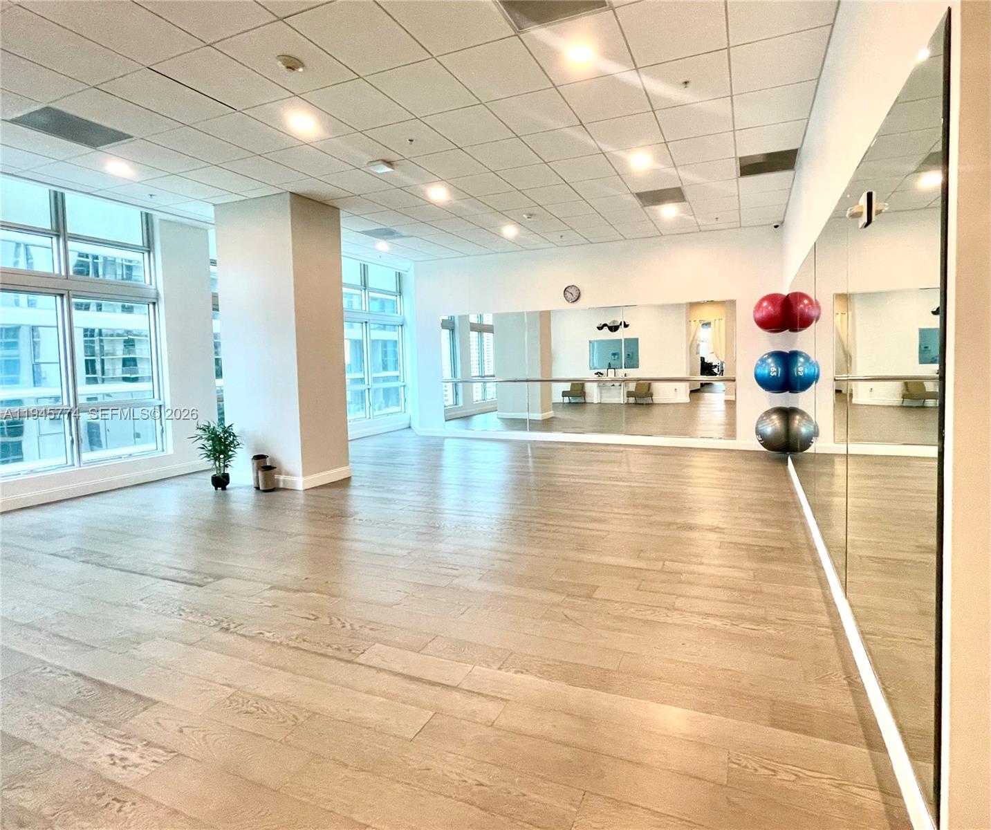 300 S Biscayne Blvd # 1803 Unit: T-1803