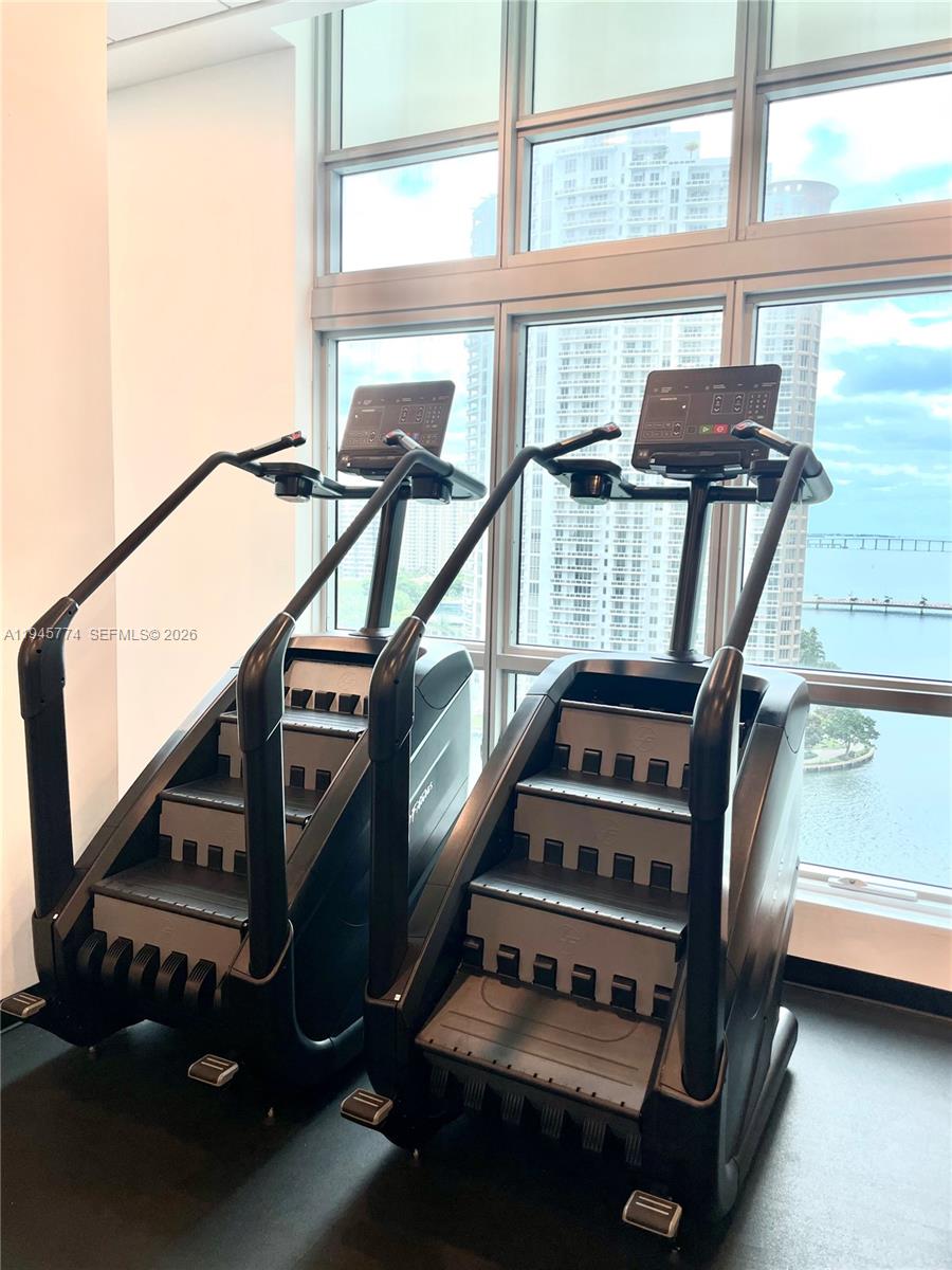 300 S Biscayne Blvd # 1803 Unit: T-1803