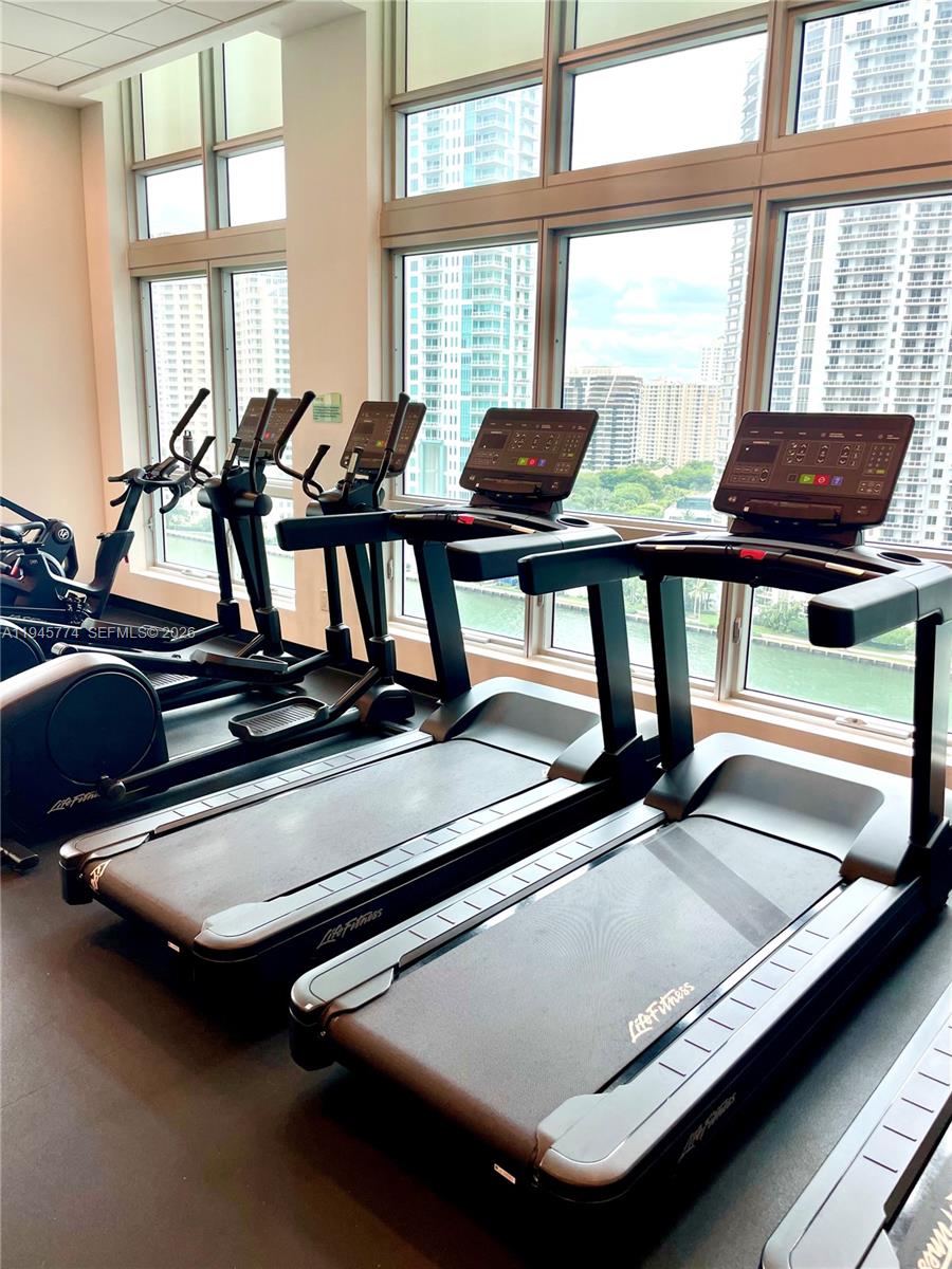 300 S Biscayne Blvd # 1803 Unit: T-1803