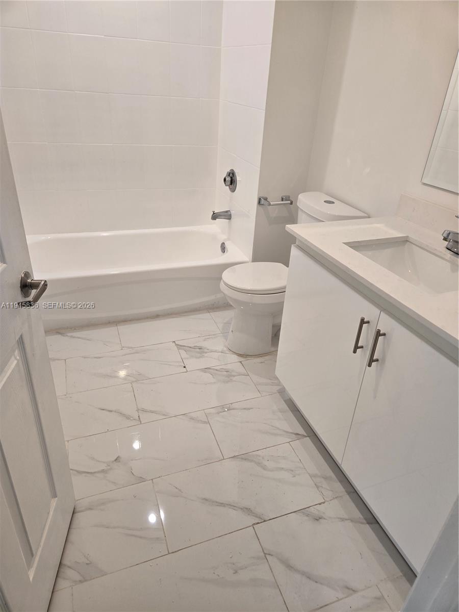 275 NE 18th St # 503