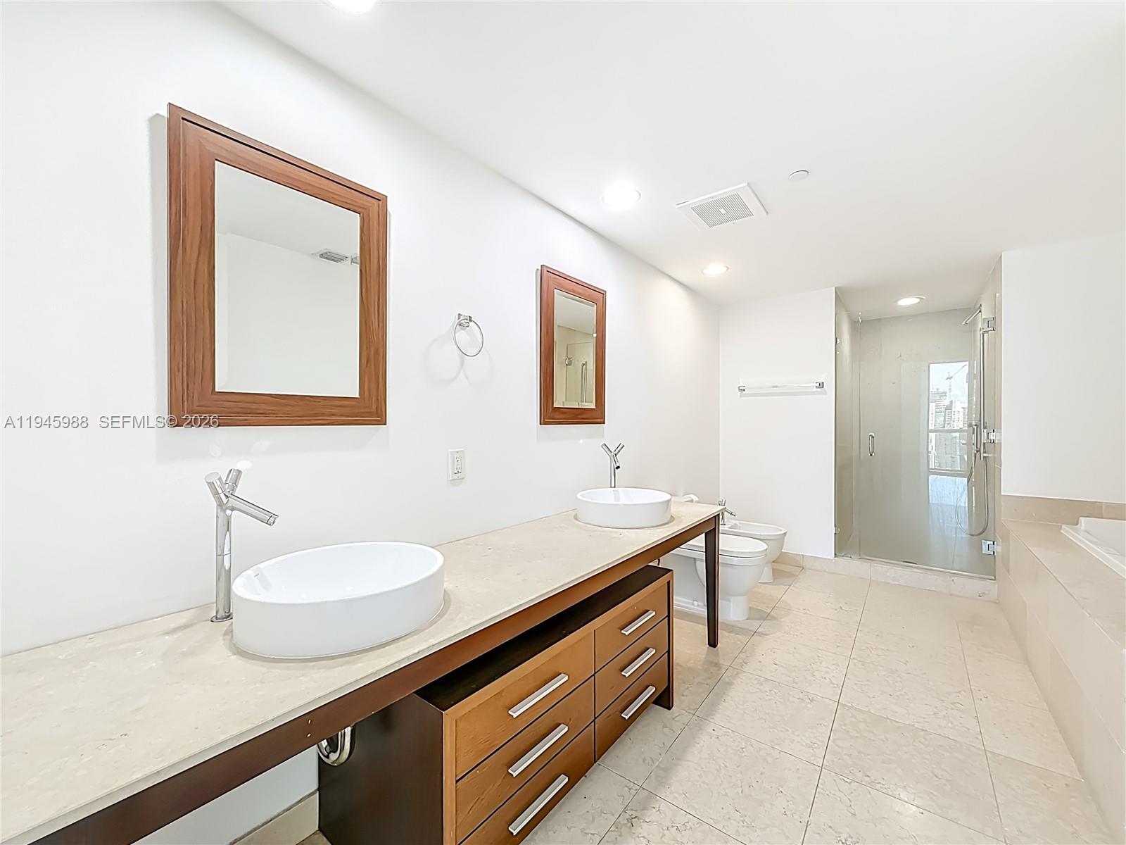475 Brickell Ave # 4215