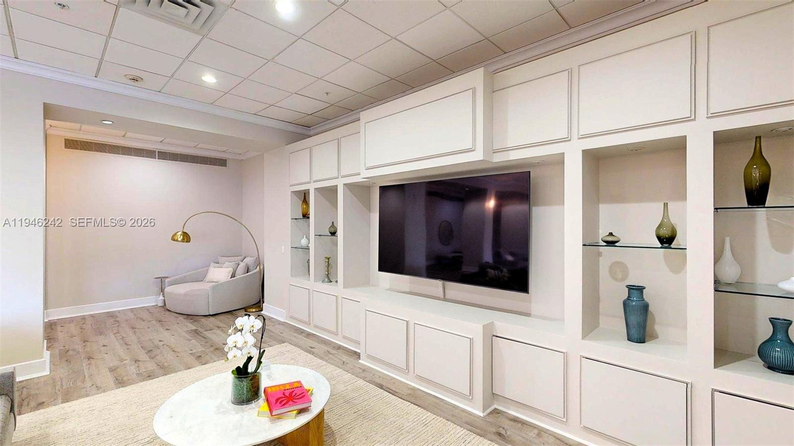 5600 Collins Ave # 10A