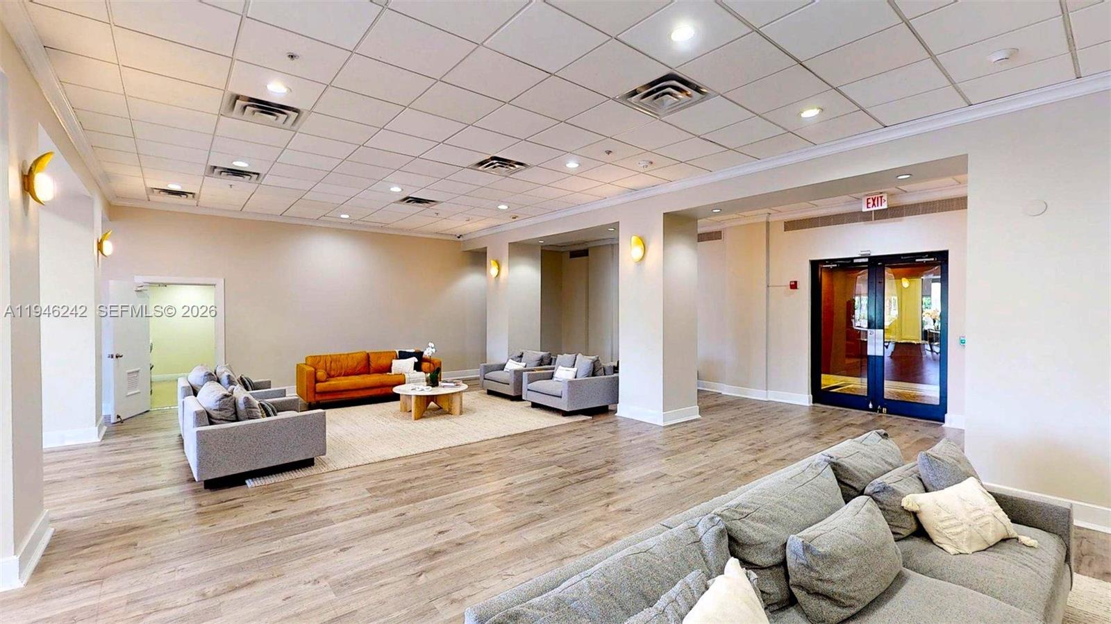 5600 Collins Ave # 10A