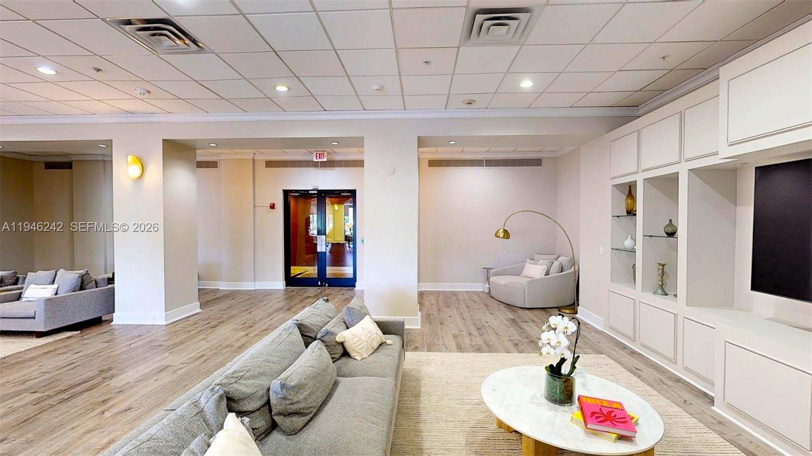 5600 Collins Ave # 10A