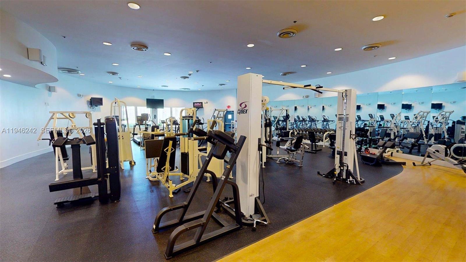 5600 Collins Ave # 10A