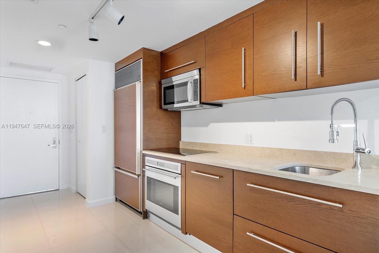 475 Brickell Ave # 5208