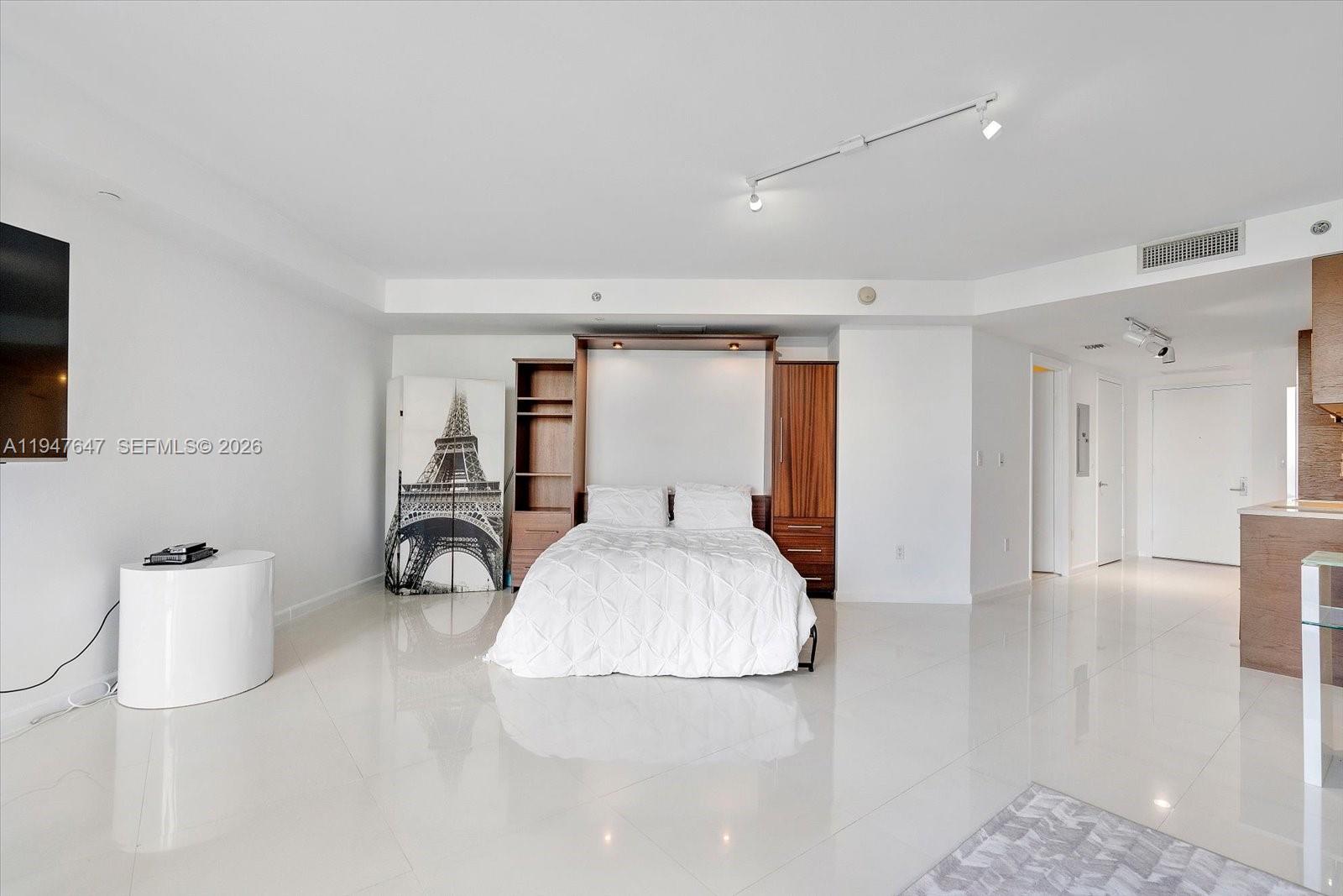 475 Brickell Ave # 5208