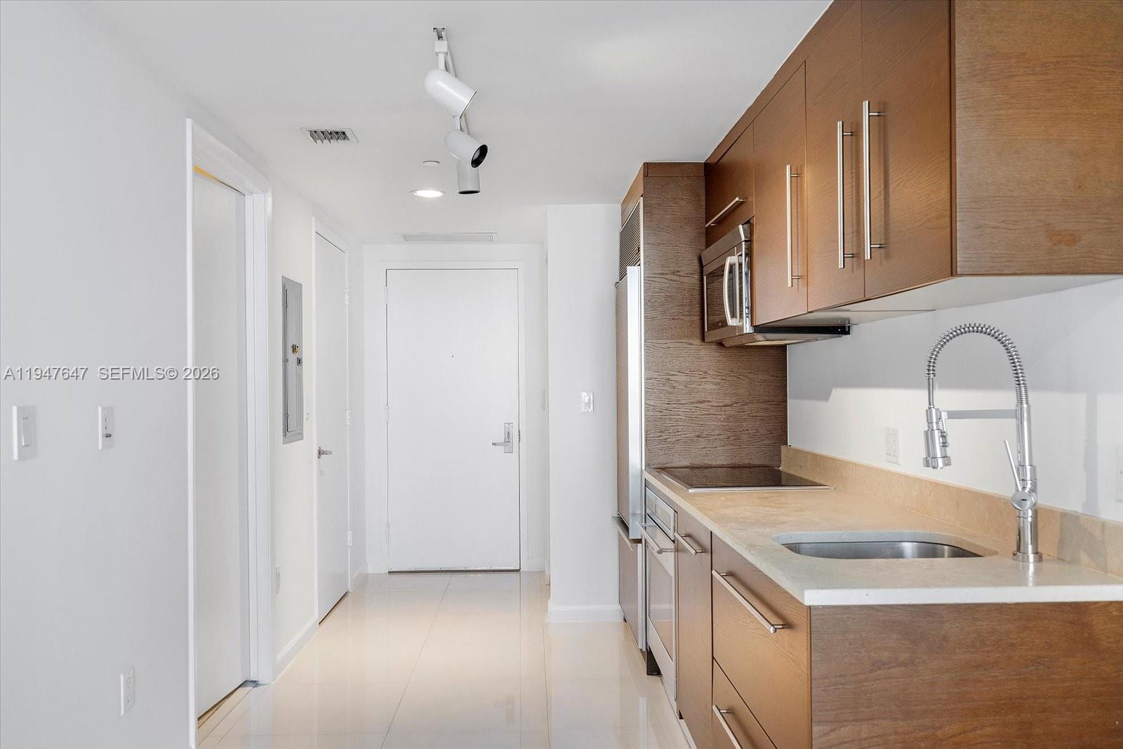 475 Brickell Ave # 5208