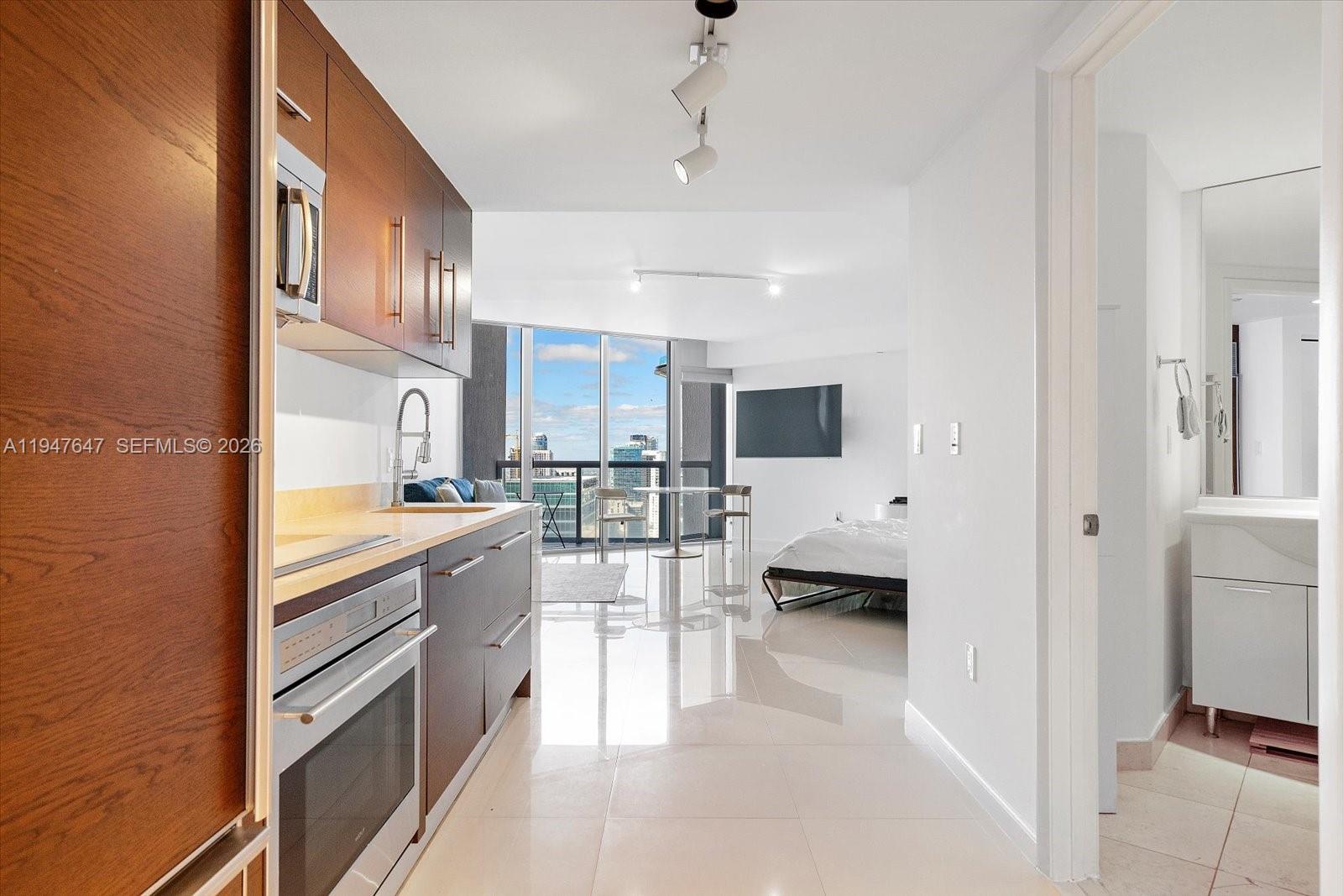 475 Brickell Ave # 5208