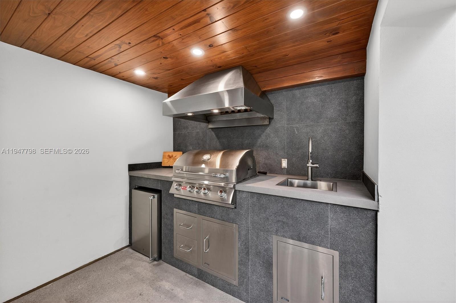 315 Palmwood Ln