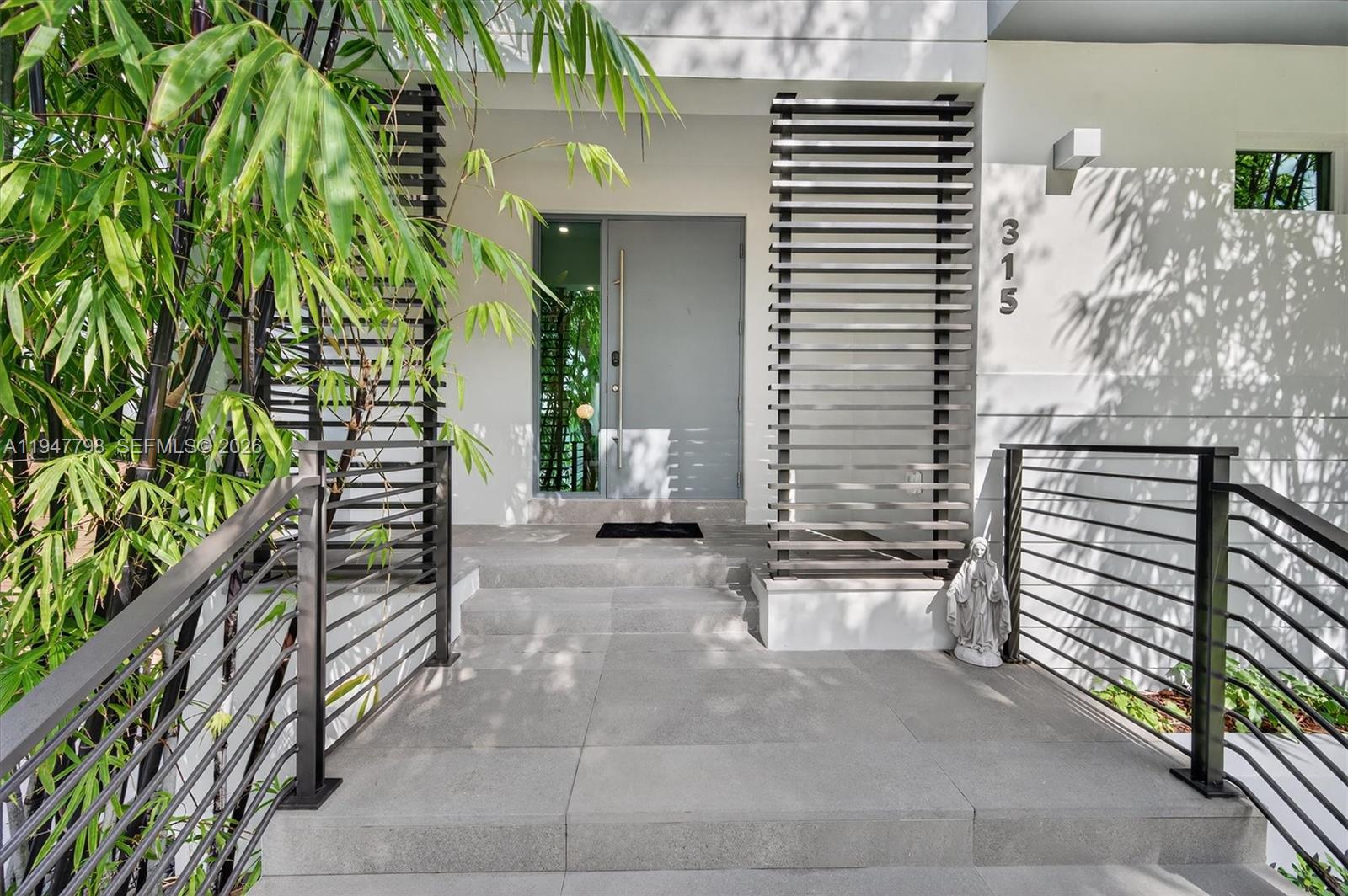 315 Palmwood Ln