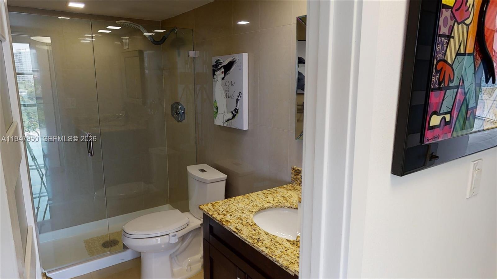 800 Parkview Dr # 709