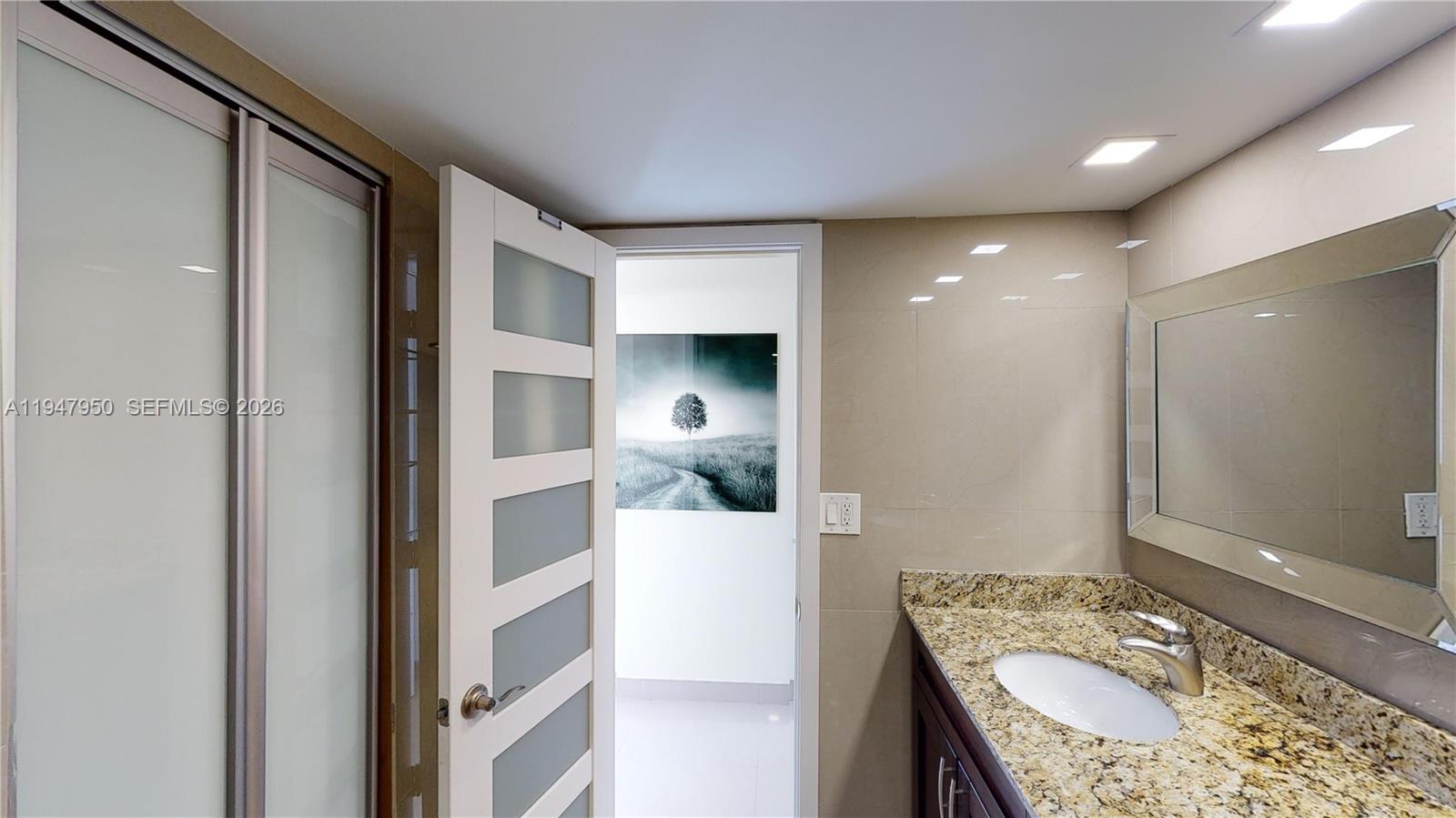 800 Parkview Dr # 709