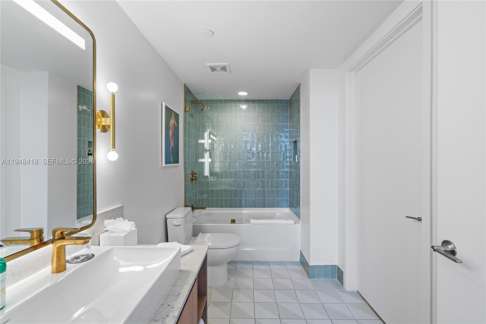 159 NE 6th St # 2804