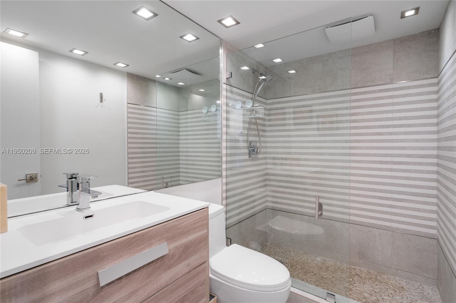 5750 Collins Ave # 15E