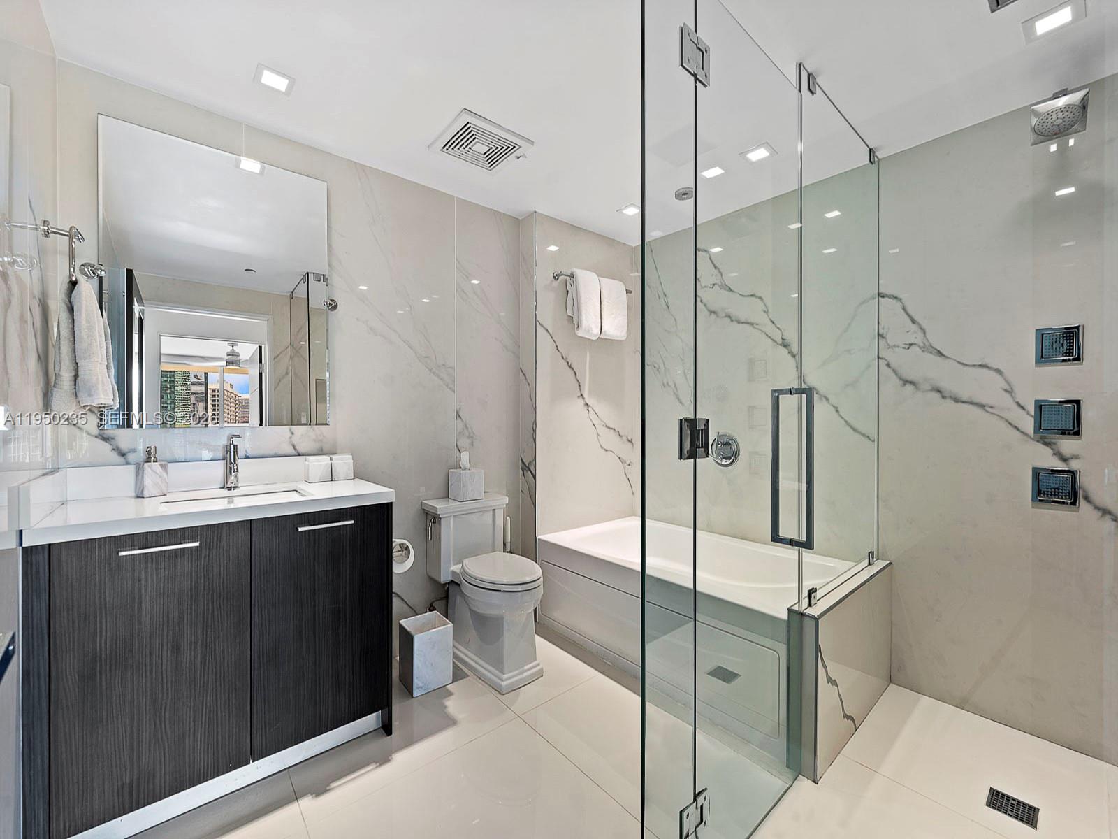 500 Brickell Ave # 2203