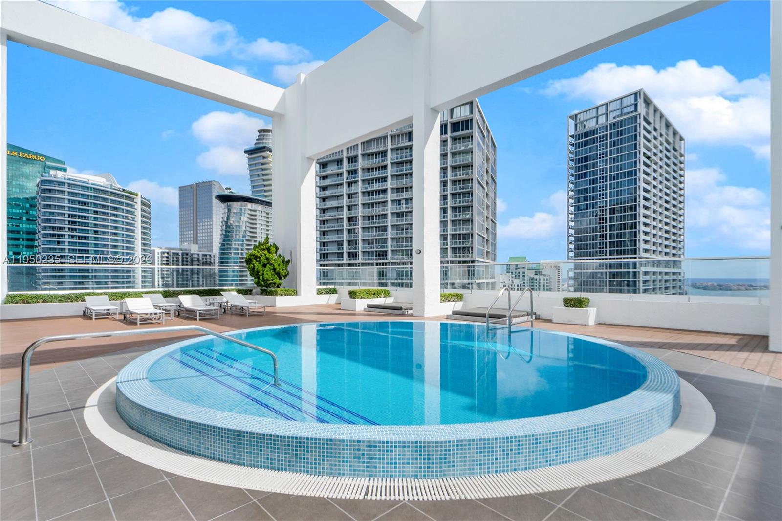 500 Brickell Ave # 2203