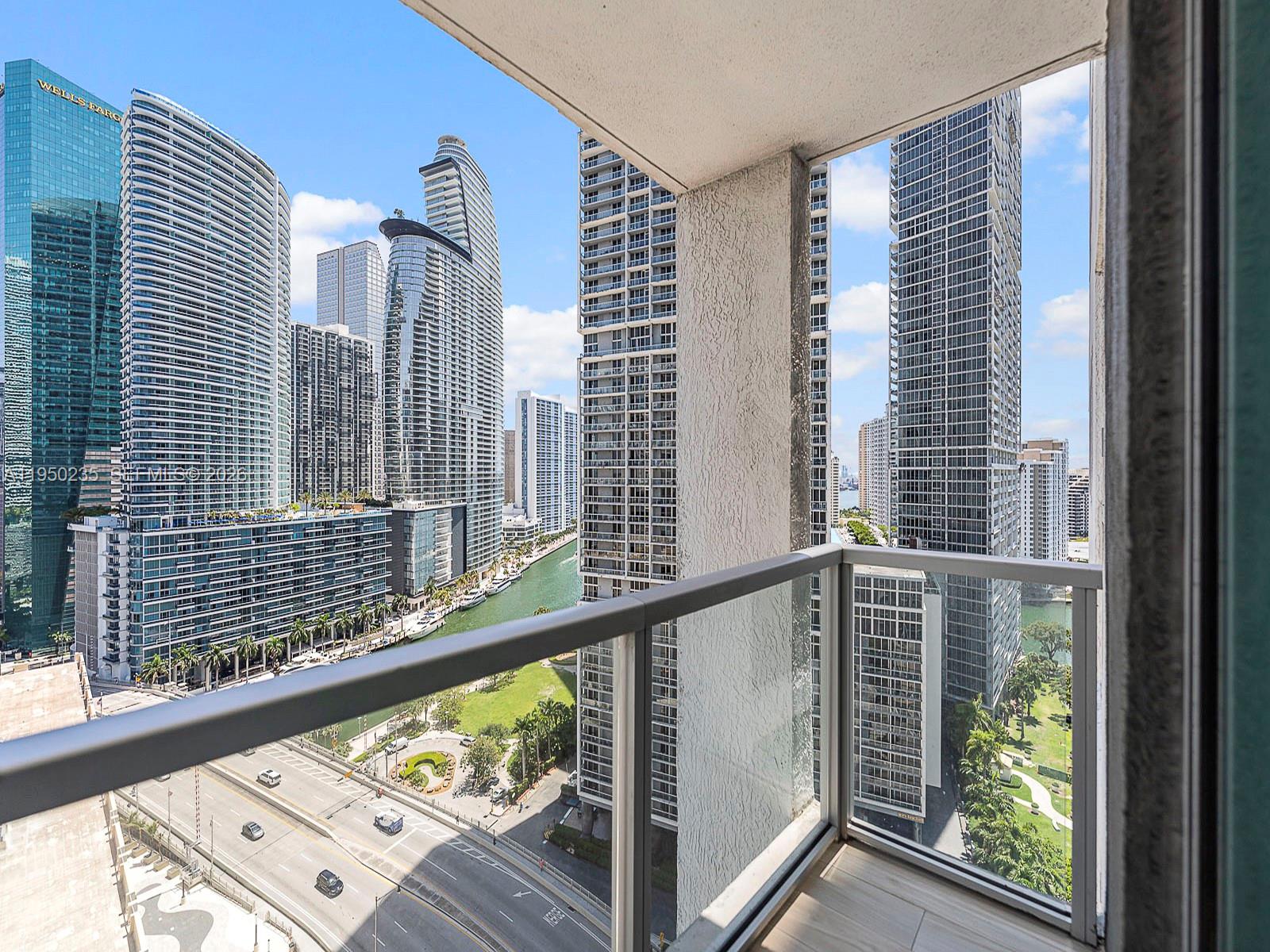 500 Brickell Ave # 2203
