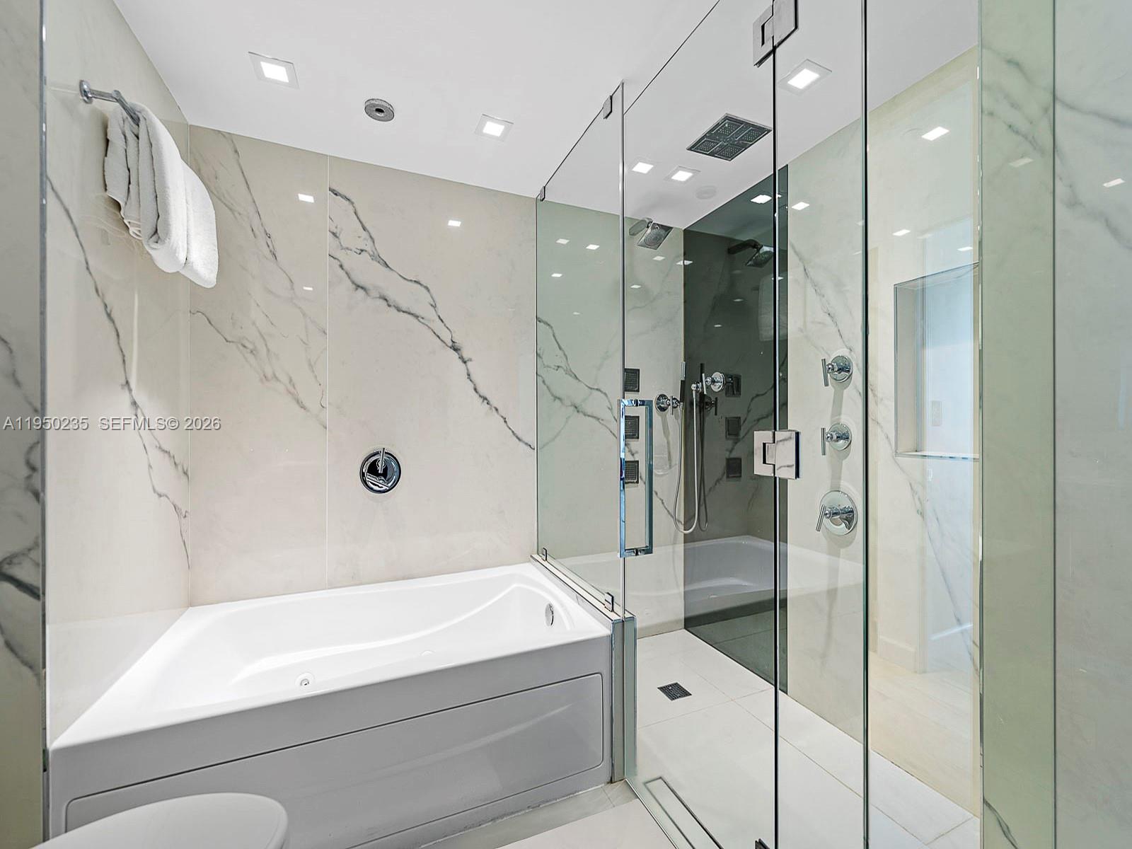 500 Brickell Ave # 2203