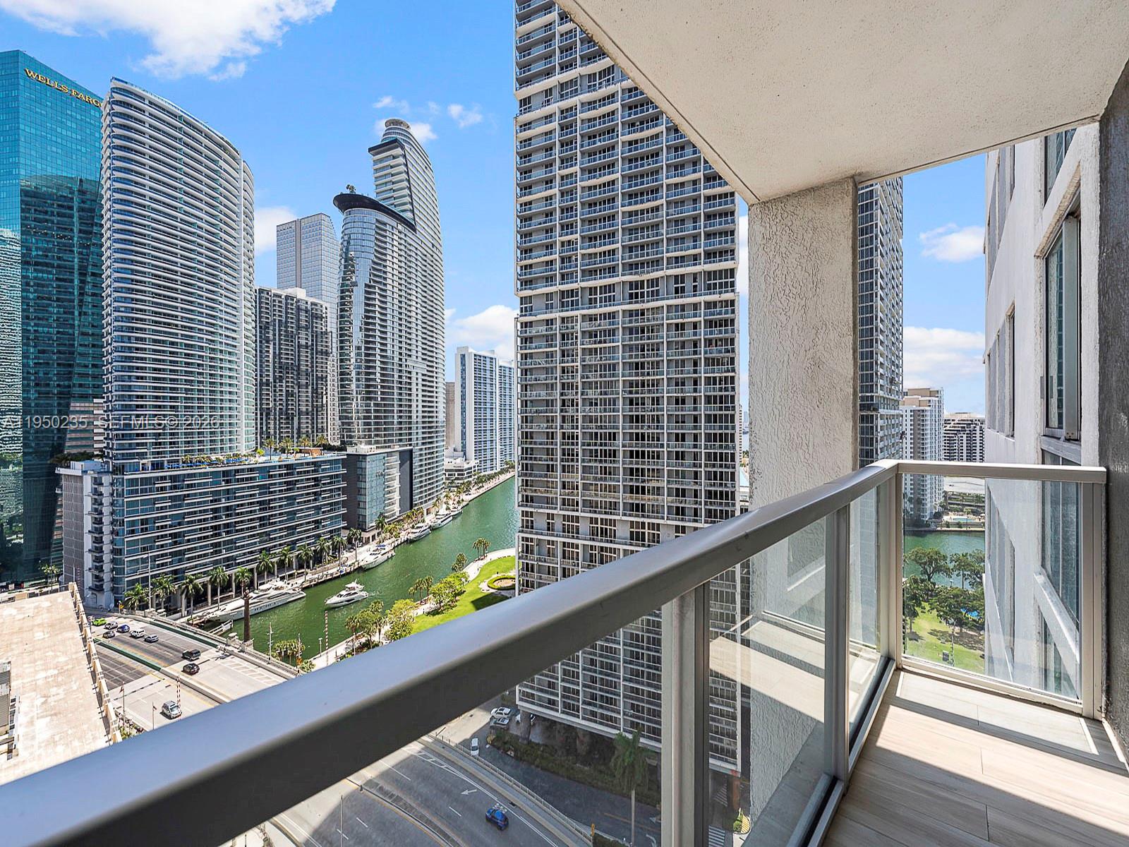 500 Brickell Ave # 2203
