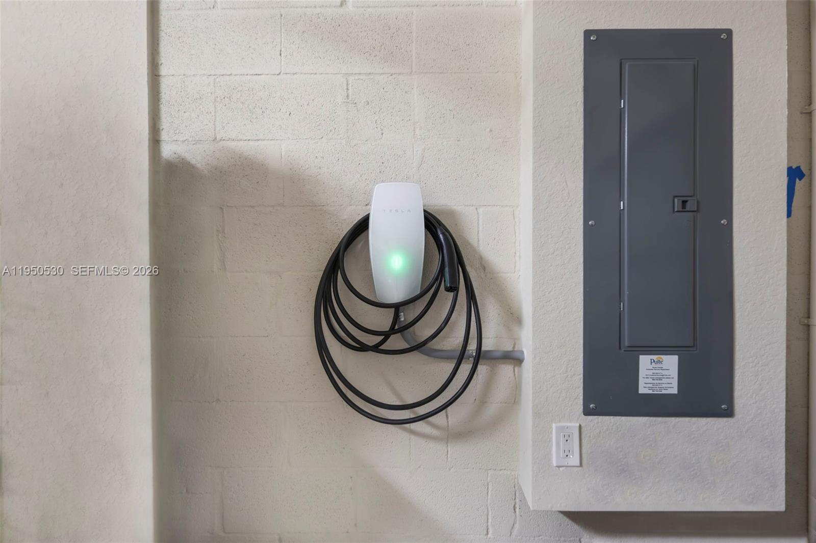 2121 S Appleton Cir S