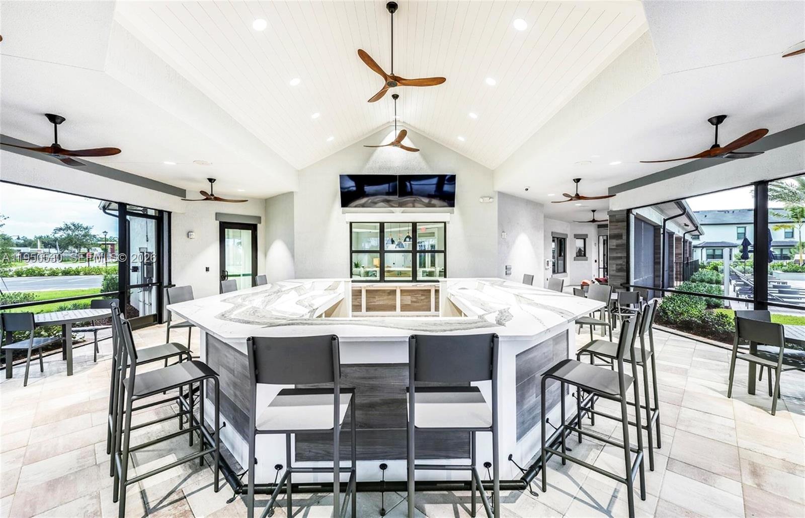 2121 S Appleton Cir S