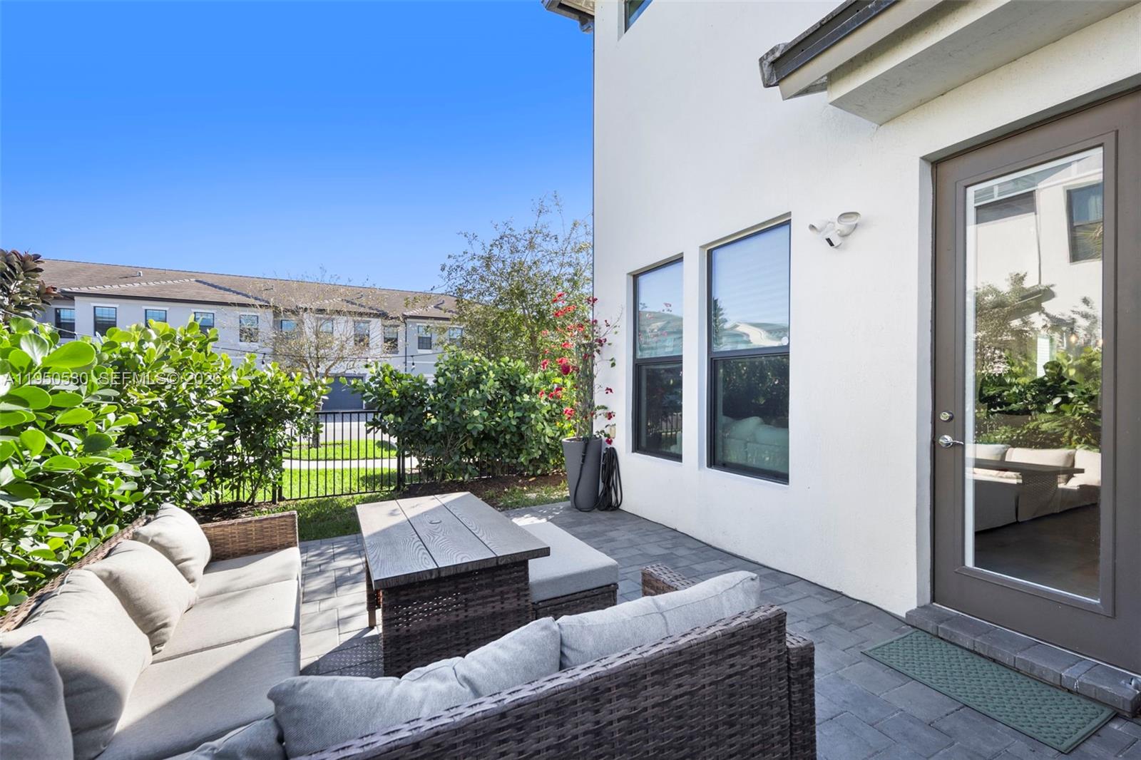 2121 S Appleton Cir S