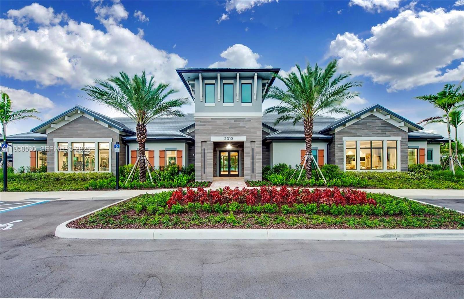 2121 S Appleton Cir S