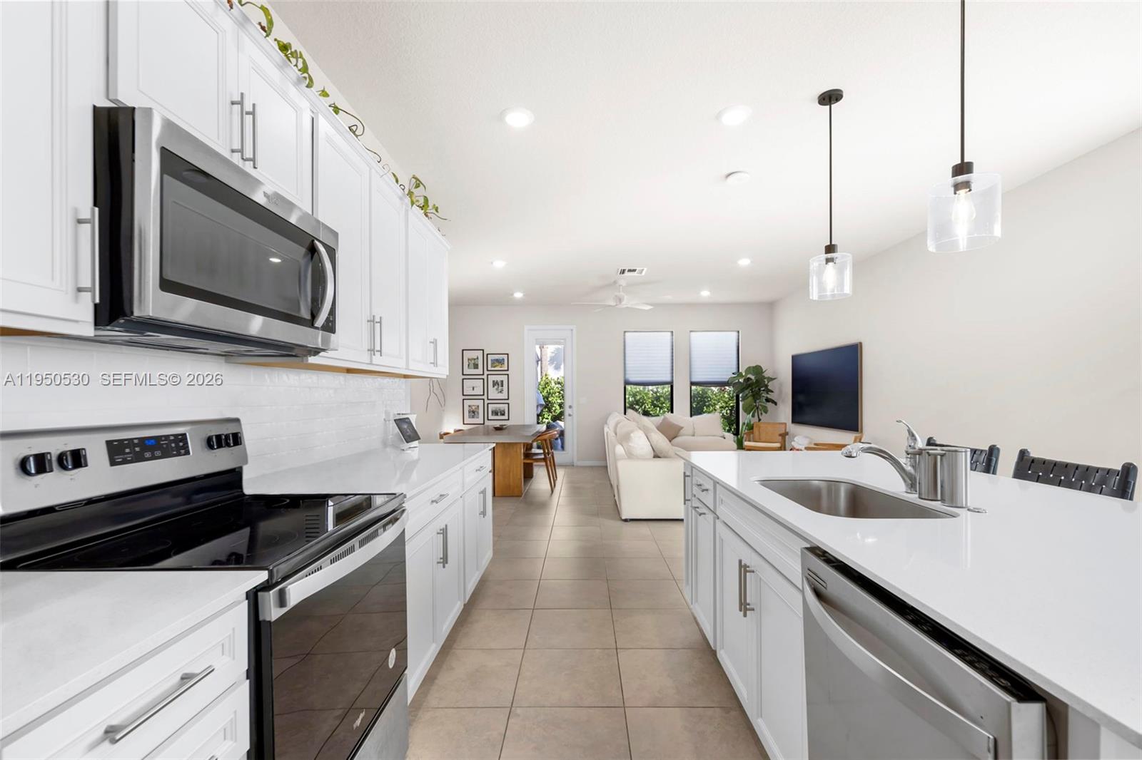 2121 S Appleton Cir S