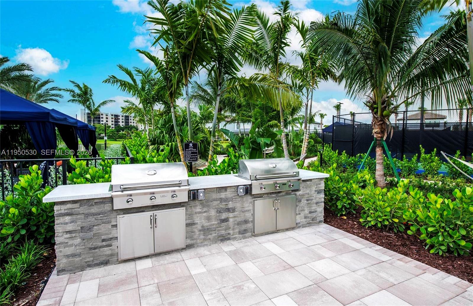 2121 S Appleton Cir S