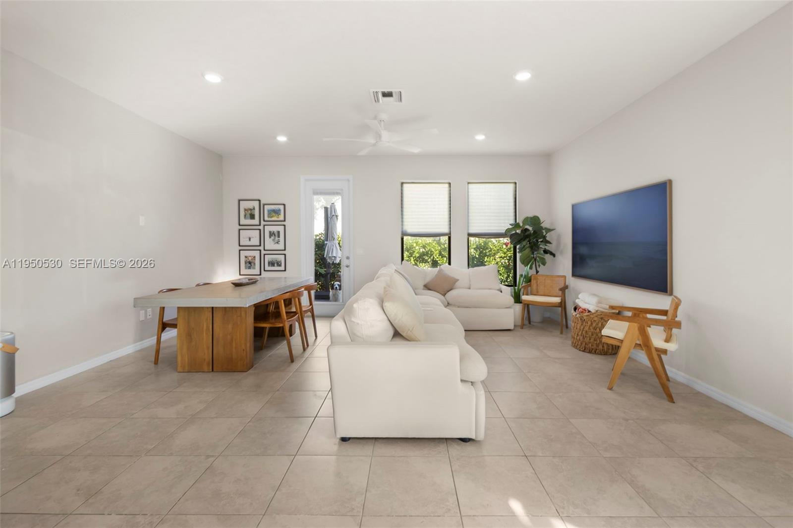 2121 S Appleton Cir S