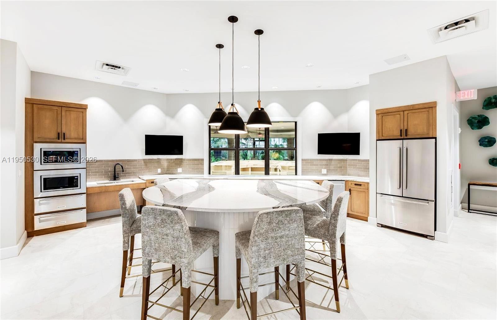 2121 S Appleton Cir S