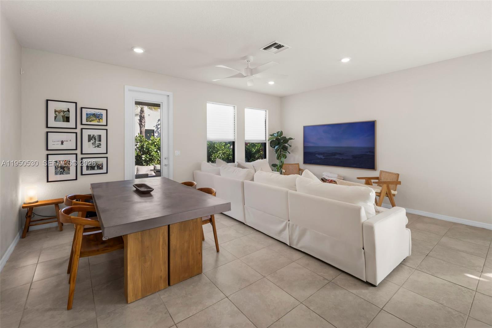 2121 S Appleton Cir S