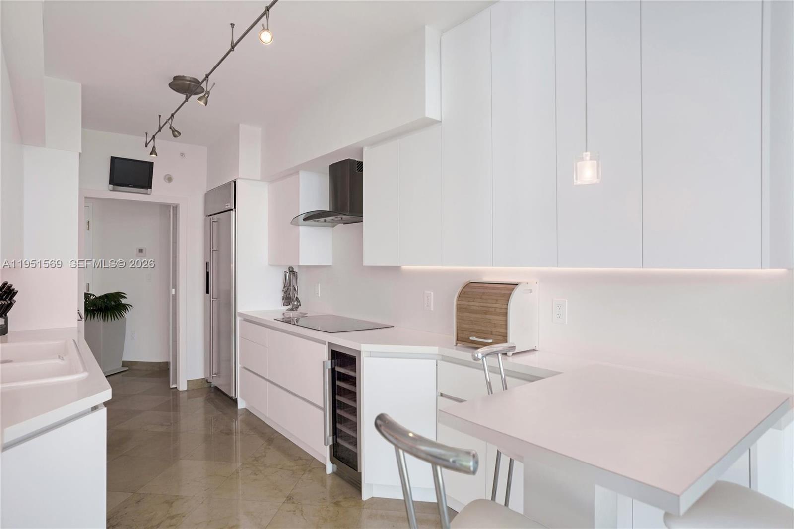 5025 Collins Ave # 2107