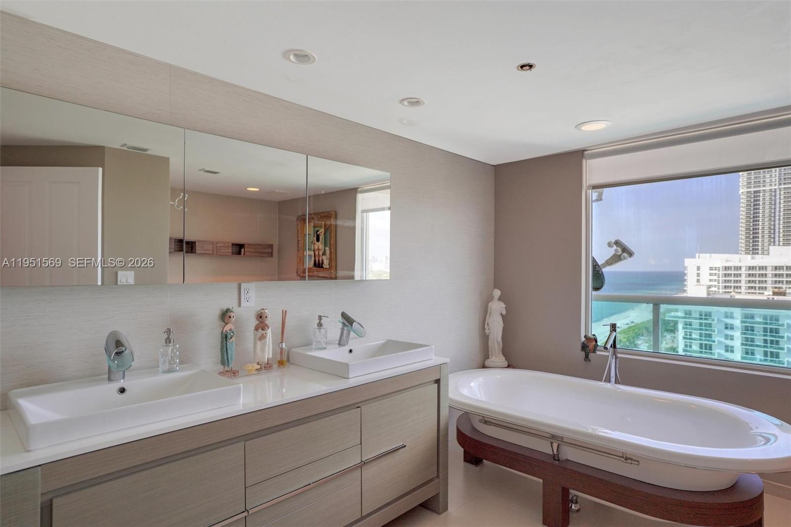 5025 Collins Ave # 2107