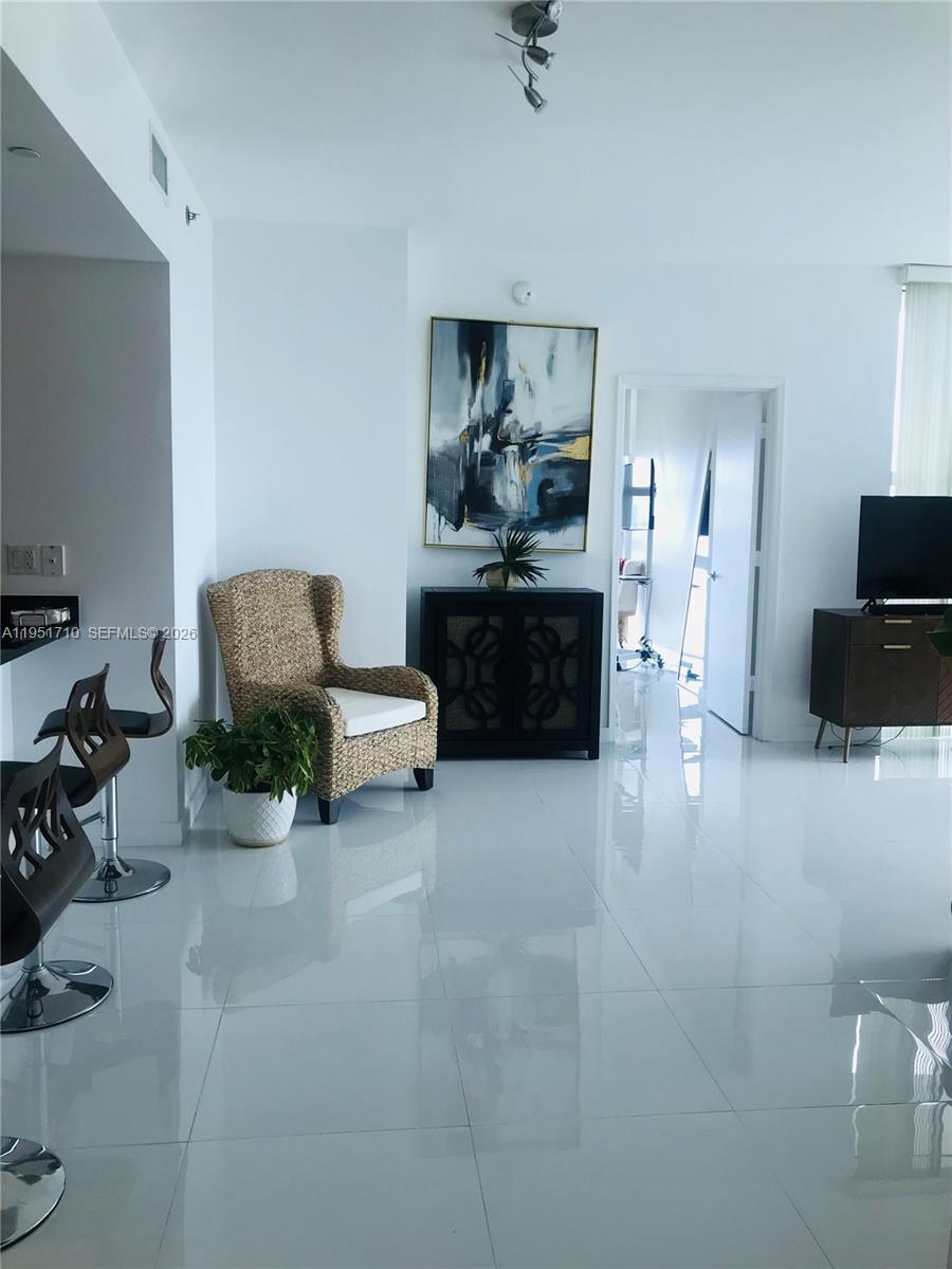 951 Brickell Ave # 2410