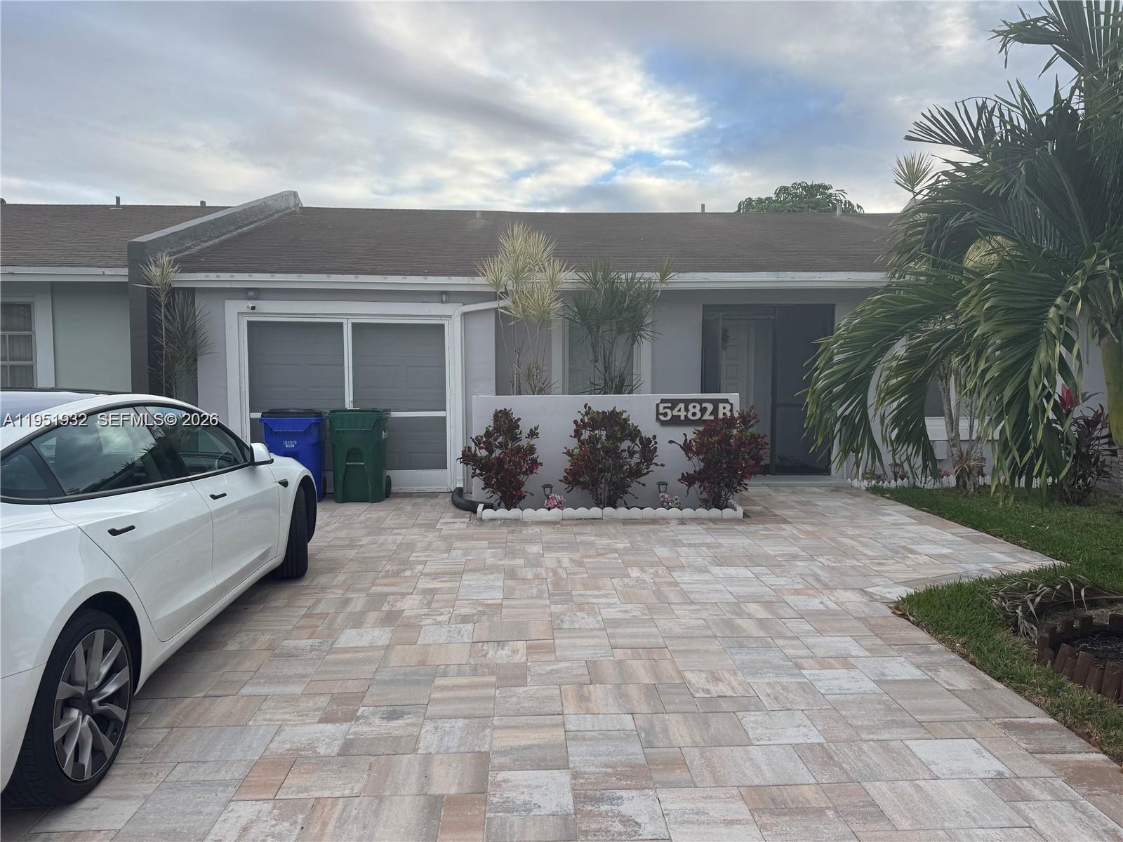 5482 S Lakewood Cir S # B