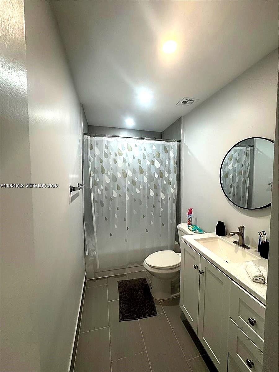 5482 S Lakewood Cir S # B