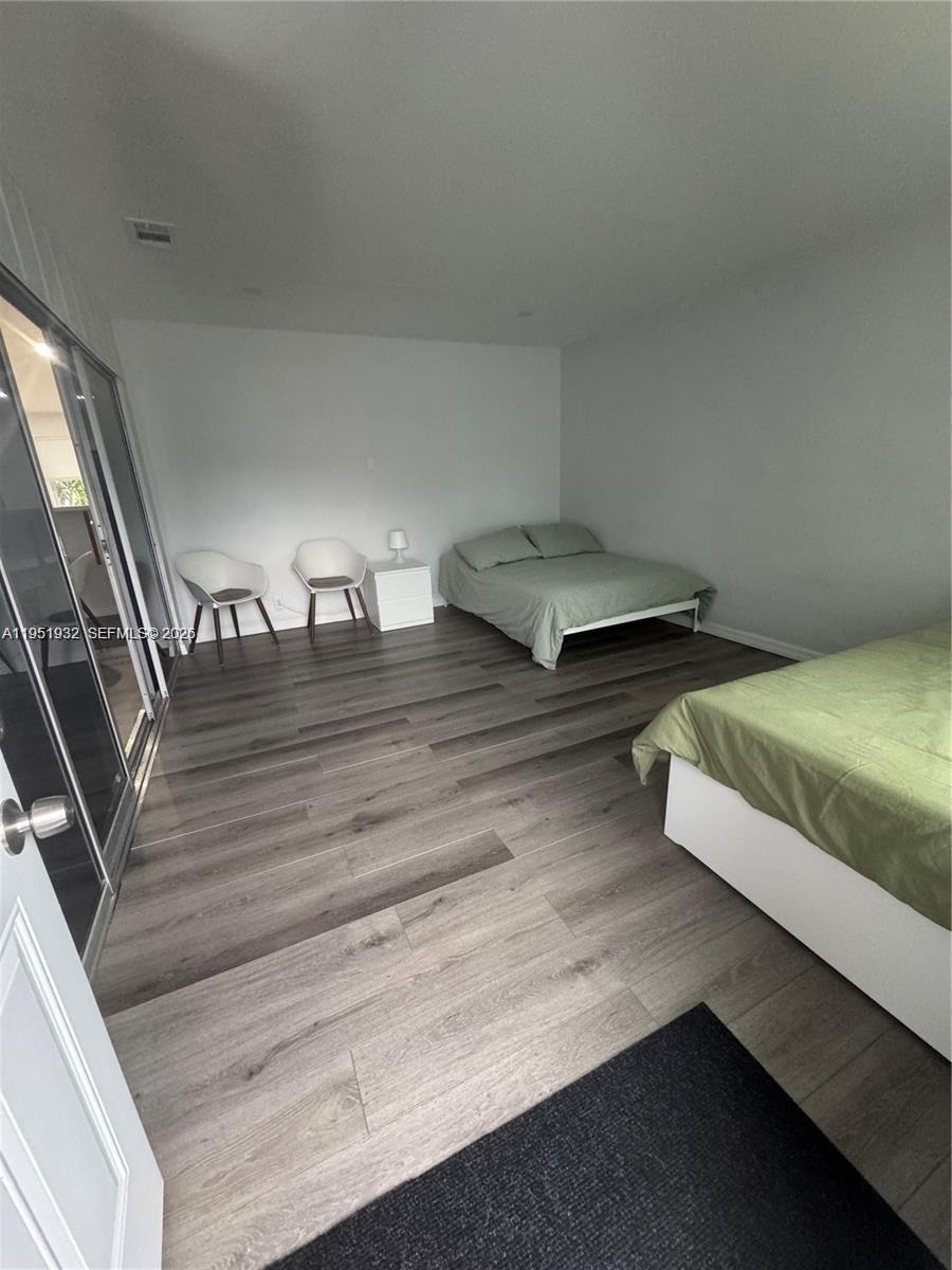 5482 S Lakewood Cir S # B