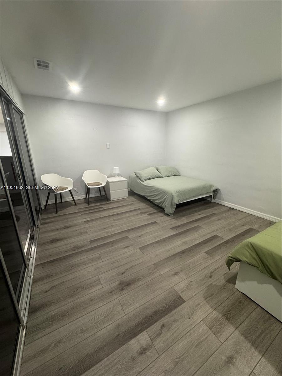 5482 S Lakewood Cir S # B