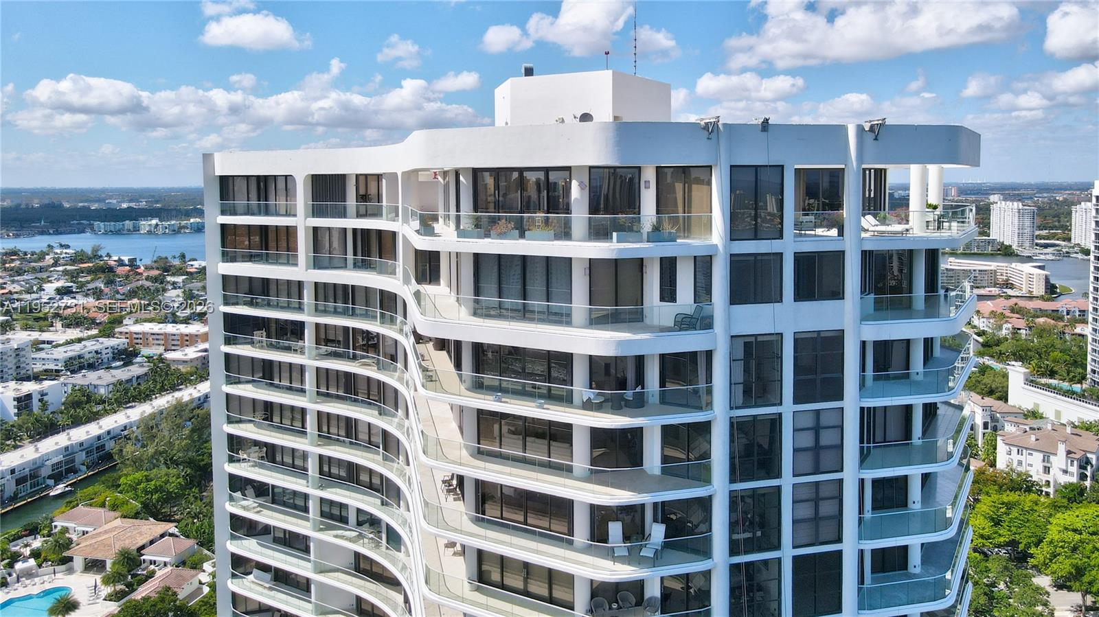 2800 Island Blvd Unit: PH05