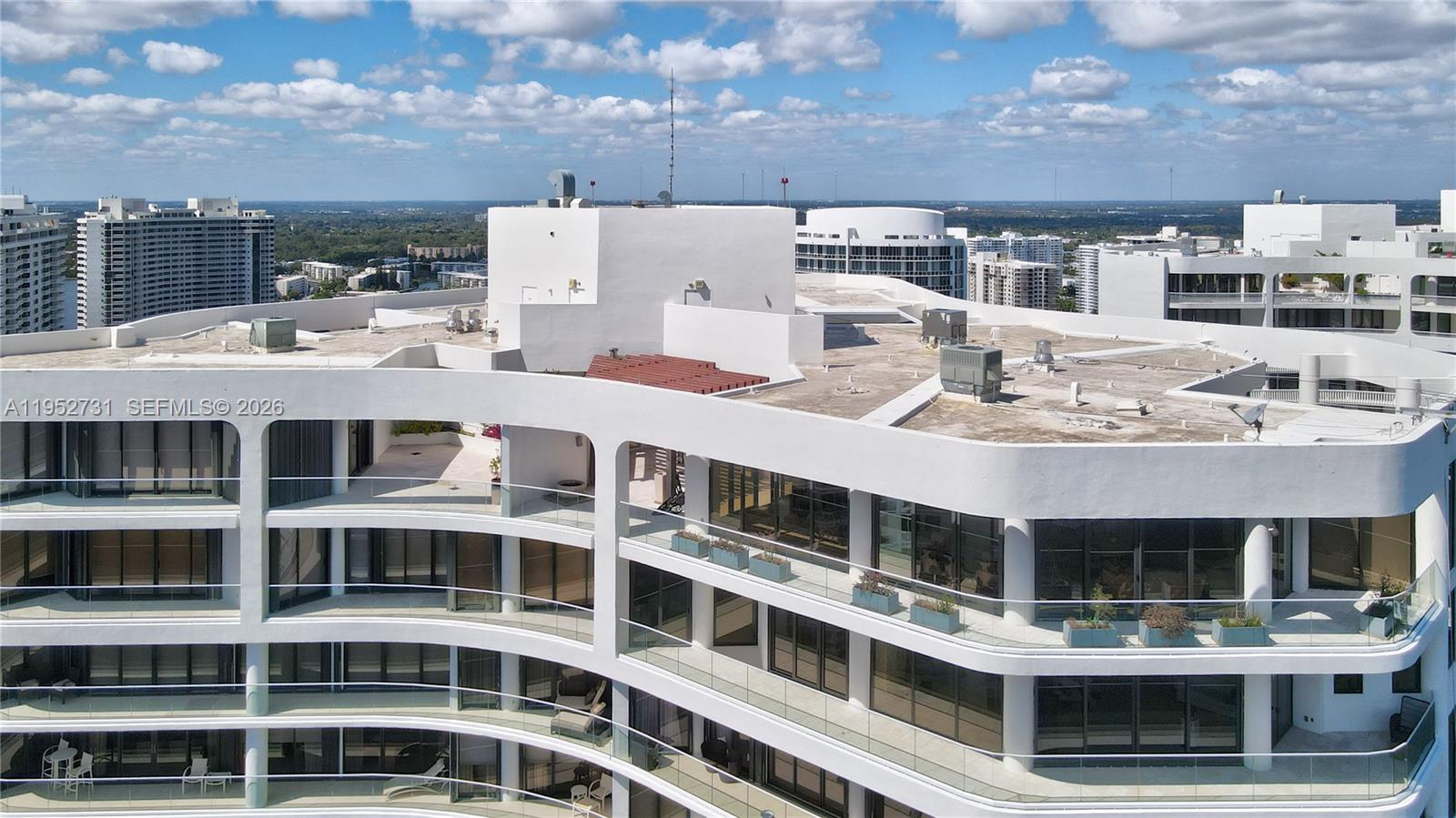 2800 Island Blvd Unit: PH05