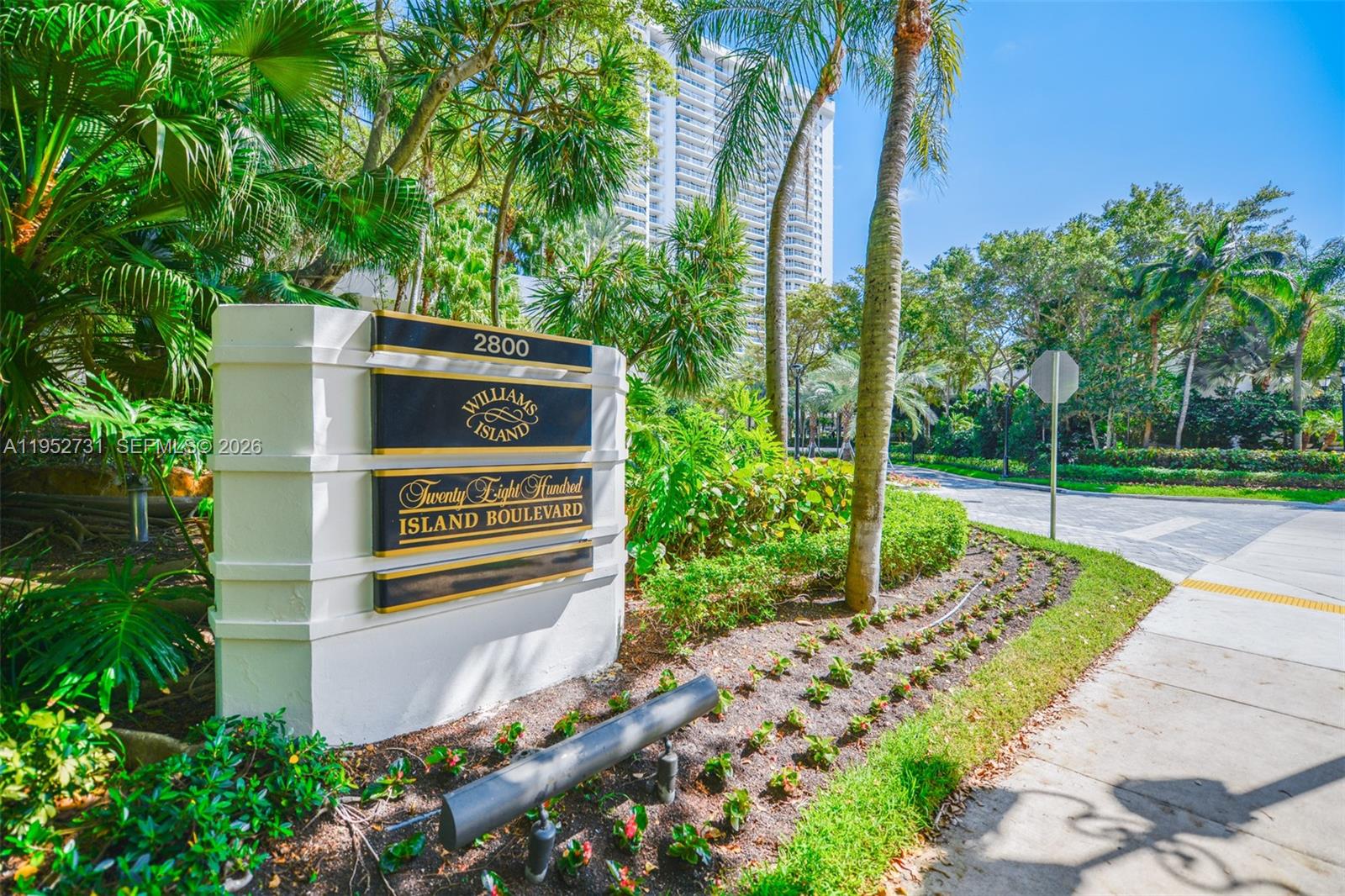 2800 Island Blvd Unit: PH05