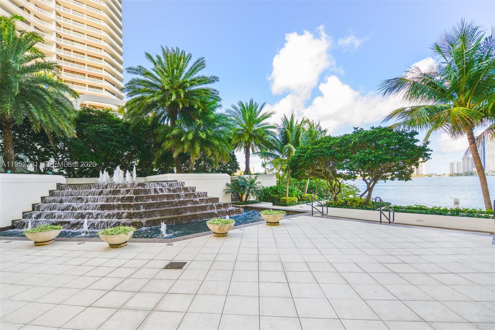 2800 Island Blvd Unit: PH05