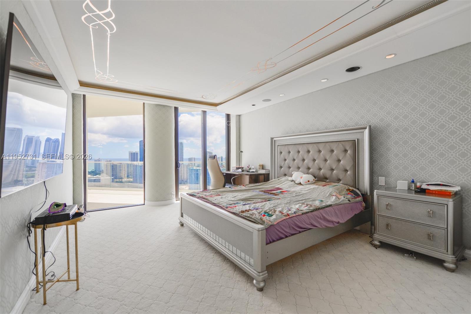 2800 Island Blvd Unit: PH05