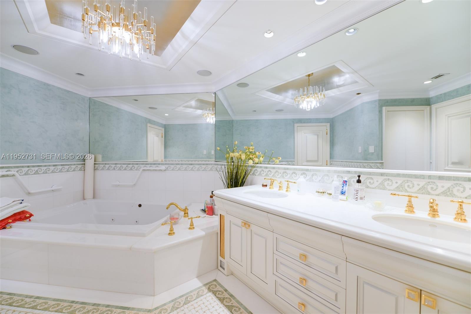 2800 Island Blvd Unit: PH05